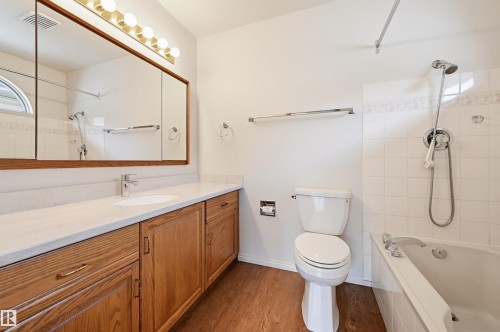 604 Revell Wynd, Edmonton, AB - Indoor Photo Showing Bathroom