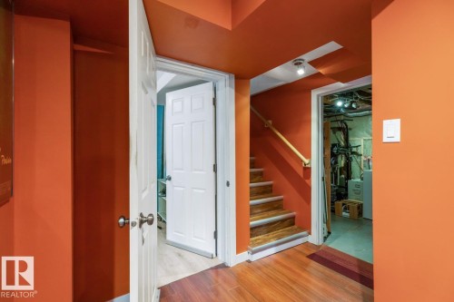 9908 87 Avenue, Edmonton, AB - Indoor Photo Showing Other Room