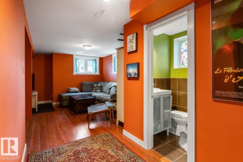 9908 87 Avenue, Edmonton, AB - Indoor Photo Showing Other Room