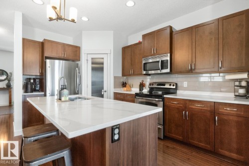 418 Simmonds Way, Leduc, AB - Indoor Photo Showing Kitchen