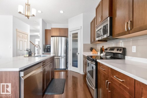 418 Simmonds Way, Leduc, AB - Indoor Photo Showing Kitchen With Upgraded Kitchen