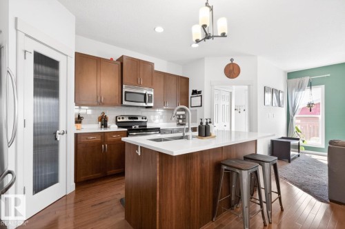 418 Simmonds Way, Leduc, AB - Indoor Photo Showing Kitchen