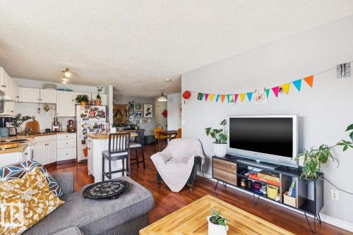 419 10535 122 Street, Edmonton, AB - Indoor Photo Showing Living Room