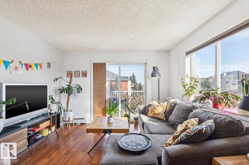 419 10535 122 Street, Edmonton, AB - Indoor Photo Showing Living Room