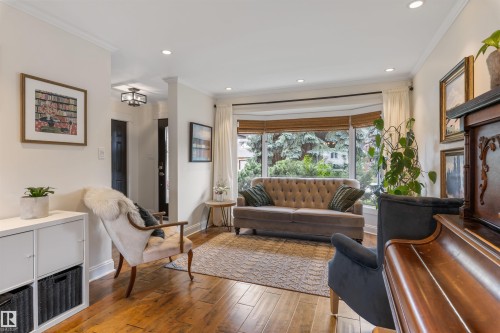 4711 Whitemud Road, Edmonton, AB - Indoor Photo Showing Living Room