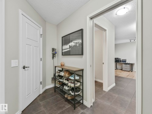 20853 92A Avenue Nw, Edmonton, AB - Indoor Photo Showing Other Room