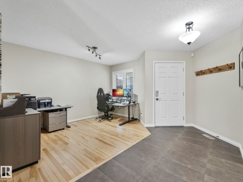 20853 92A Avenue Nw, Edmonton, AB - Indoor