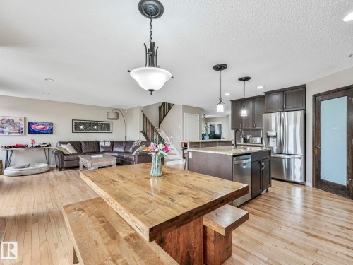 20853 92A Avenue Nw, Edmonton, AB - Indoor Photo Showing Kitchen With Upgraded Kitchen