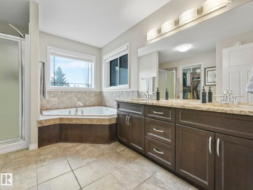 20853 92A Avenue Nw, Edmonton, AB - Indoor Photo Showing Bathroom