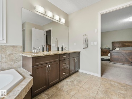 20853 92A Avenue Nw, Edmonton, AB - Indoor Photo Showing Bathroom