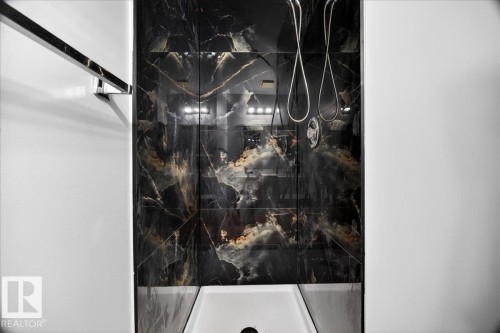 706 Burley Drive, Edmonton, AB - Indoor Photo Showing Bathroom