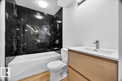 706 Burley Drive, Edmonton, AB - Indoor Photo Showing Bathroom