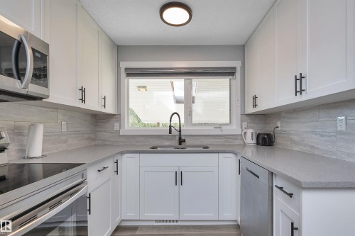 5223 43 Avenue, Leduc, AB - Indoor Photo Showing Kitchen With Double Sink