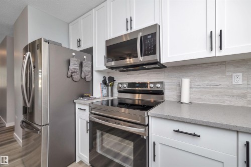 5223 43 Avenue, Leduc, AB - Indoor Photo Showing Kitchen