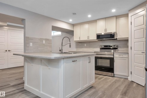 5223 43 Avenue, Leduc, AB - Indoor Photo Showing Kitchen With Upgraded Kitchen