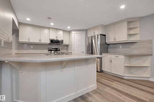 5223 43 Avenue, Leduc, AB - Indoor Photo Showing Kitchen With Upgraded Kitchen