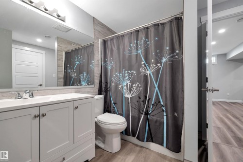 5223 43 Avenue, Leduc, AB - Indoor Photo Showing Bathroom