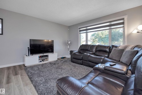 5223 43 Avenue, Leduc, AB - Indoor Photo Showing Living Room