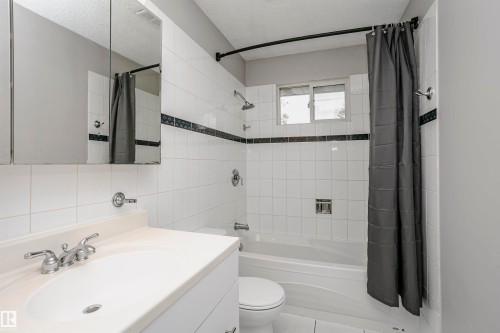 Main floor 4 pc bathroom with window. - 11436 161 Avenue, Edmonton, AB - Indoor Photo Showing Bathroom