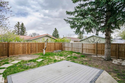 Large deck and private yard with brand new fence at rear. - 11436 161 Avenue, Edmonton, AB - Outdoor