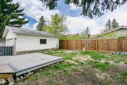 Large deck and private yard with brand new fence at rear. - 11436 161 Avenue, Edmonton, AB - Outdoor