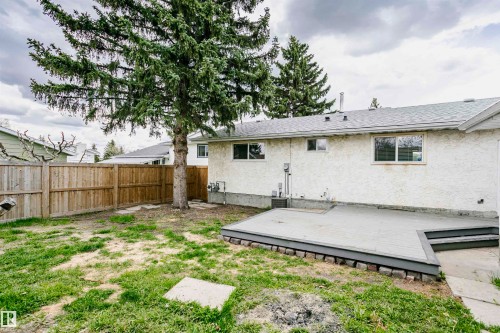 Large deck and private yard with brand new fence at rear. - 11436 161 Avenue, Edmonton, AB - Outdoor