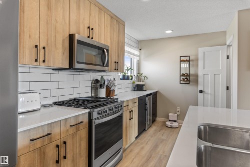 19220 27 Avenue, Edmonton, AB - Indoor Photo Showing Kitchen