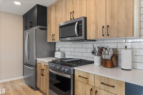 19220 27 Avenue, Edmonton, AB - Indoor Photo Showing Kitchen