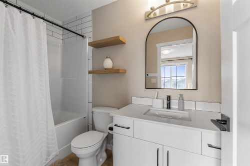 19220 27 Avenue, Edmonton, AB - Indoor Photo Showing Bathroom