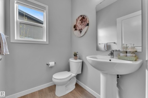 4135 Hawthorn Crest, Edmonton, AB - Indoor Photo Showing Bathroom
