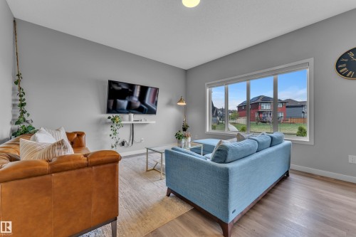4135 Hawthorn Crest, Edmonton, AB - Indoor Photo Showing Living Room