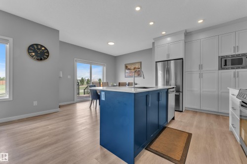 4135 Hawthorn Crest, Edmonton, AB - Indoor Photo Showing Kitchen With Upgraded Kitchen