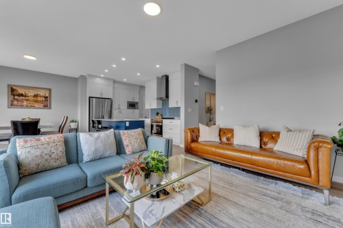 4135 Hawthorn Crest, Edmonton, AB - Indoor Photo Showing Living Room
