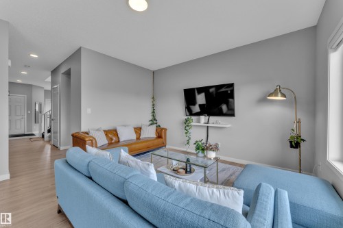 4135 Hawthorn Crest, Edmonton, AB - Indoor Photo Showing Living Room