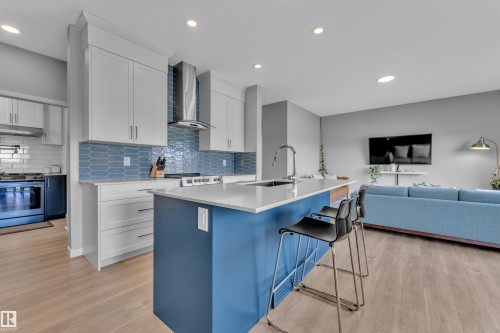 4135 Hawthorn Crest, Edmonton, AB - Indoor Photo Showing Kitchen With Upgraded Kitchen