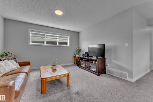 4135 Hawthorn Crest, Edmonton, AB - Indoor Photo Showing Living Room