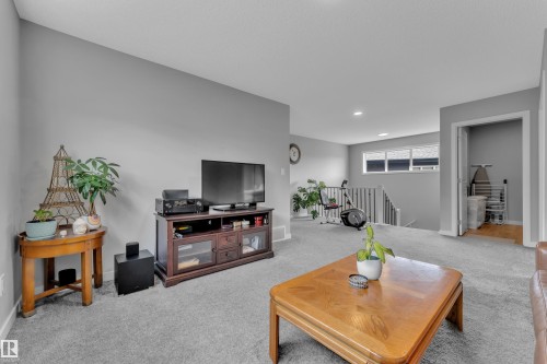 4135 Hawthorn Crest, Edmonton, AB - Indoor Photo Showing Living Room