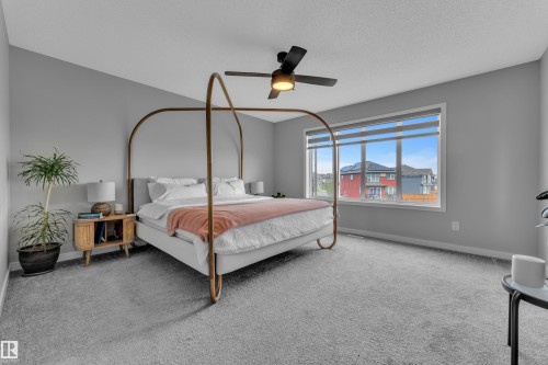 4135 Hawthorn Crest, Edmonton, AB - Indoor Photo Showing Bedroom