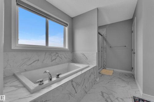 4135 Hawthorn Crest, Edmonton, AB - Indoor Photo Showing Bathroom