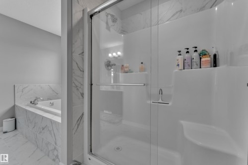 4135 Hawthorn Crest, Edmonton, AB - Indoor Photo Showing Bathroom
