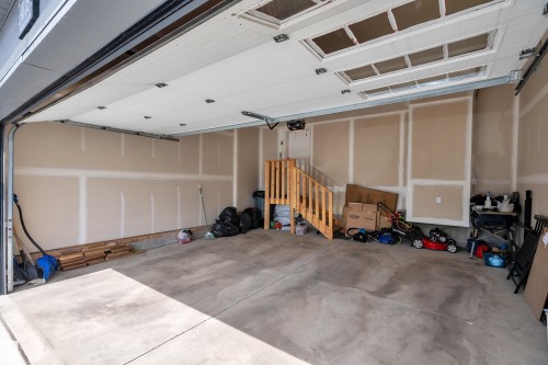 4135 Hawthorn Crest, Edmonton, AB - Indoor Photo Showing Garage