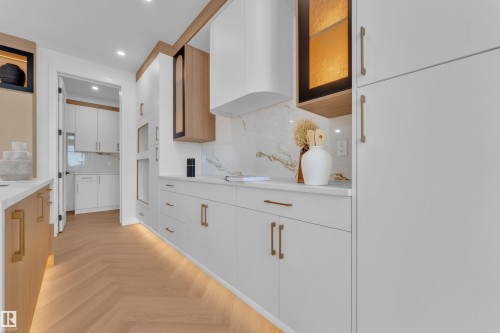 8458 Mayday Link, Edmonton, AB - Indoor Photo Showing Kitchen
