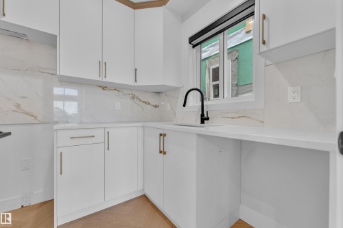 8458 Mayday Link, Edmonton, AB - Indoor Photo Showing Other Room