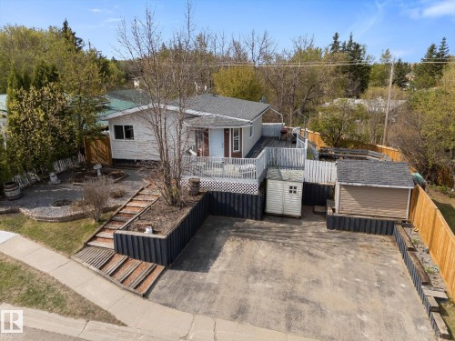 Spacious paved driveway with retaining walls - 4759 48 Street, Onoway, AB - Outdoor With Deck Patio Veranda
