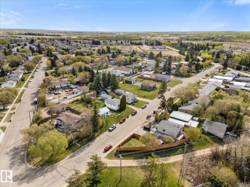 Residential neighborhood with established homes and mature trees - 4759 48 Street, Onoway, AB - Outdoor With View