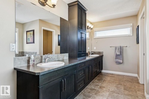 3673 Atkinson Loop, Edmonton, AB - Indoor Photo Showing Bathroom