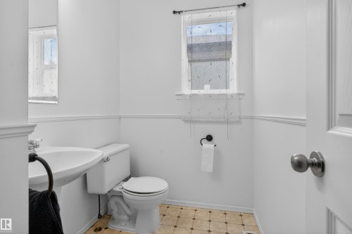 9014 166 Avenue, Edmonton, AB - Indoor Photo Showing Bathroom