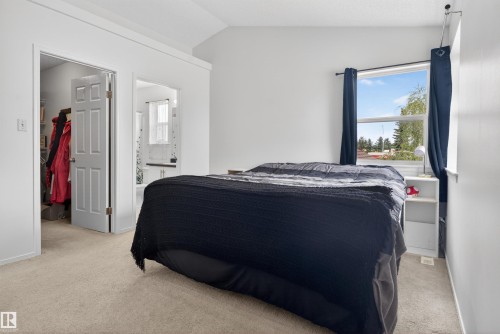9014 166 Avenue, Edmonton, AB - Indoor Photo Showing Bedroom