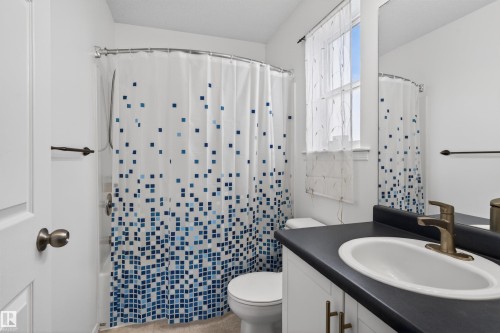 9014 166 Avenue, Edmonton, AB - Indoor Photo Showing Bathroom