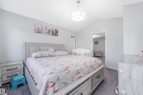 Light gray bedroom featuring a vaulted ceiling, recessed lighting, and gray carpeting - 1024 Daniels Loop, Edmonton, AB 